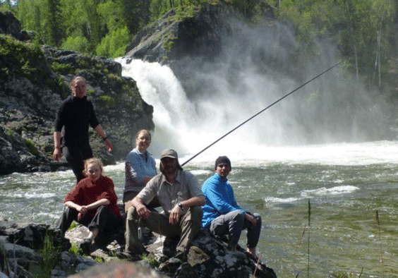 Слушатели школы водного туризма в учебно тренировочном походе по р. Урик